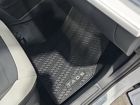 New 2026 Volkswagen Taos SE image 14