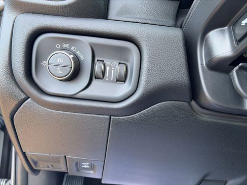 Used 2024 RAM 3500 Laramie AWD/4WD image 12