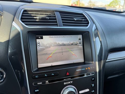 Used 2016 Ford Explorer Platinum image 21
