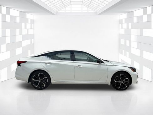 Certified 2025 Nissan Altima 2.5 SR w/ SR Premium Package FWD image 8