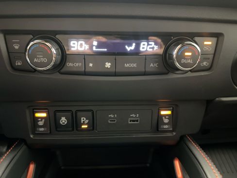 Used 2025 Nissan Frontier PRO-4X w/ Pro Convenience Package image 17