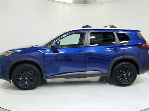Certified 2022 Nissan Rogue SV w/ SV Premium Package AWD/4WD image 5