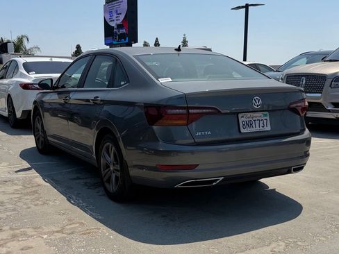 Used 2019 Volkswagen Jetta R-Line w/ R-Line Cold Weather Package FWD image 4