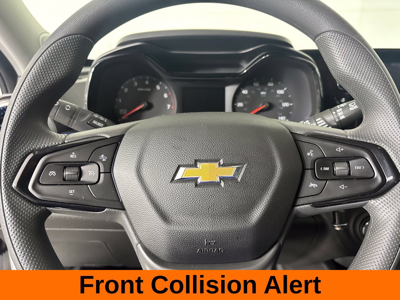 Used 2025 Chevrolet Trax LS w/ LS Convenience Package FWD image 14