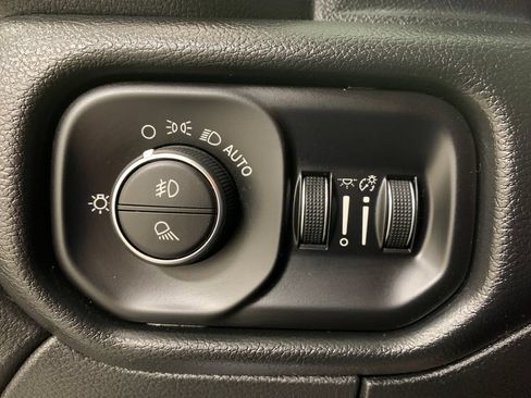 Used 2019 RAM 2500 Big Horn w/ Night Edition AWD/4WD image 23