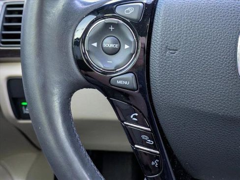 Used 2017 Honda Accord Touring image 5