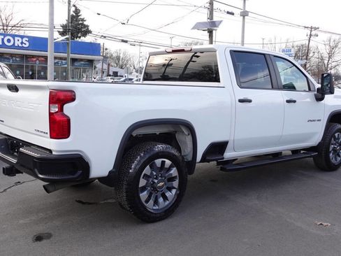 Used 2022 Chevrolet Silverado 2500 Custom w/ Custom Value Package image 3