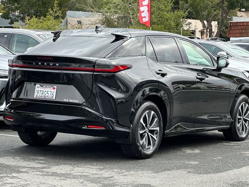 Used 2025 Lexus RZ 300e image 4