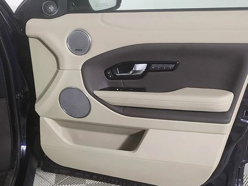 Used 2019 Land Rover Range Rover Evoque SE image 19