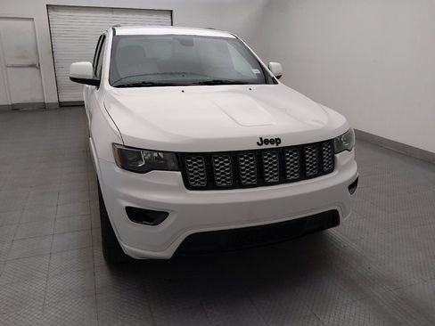 Used 2020 Jeep Grand Cherokee Altitude RWD image 14