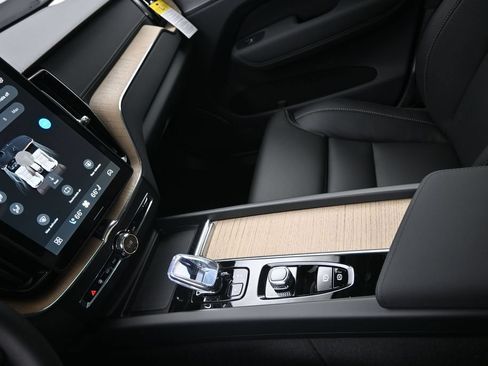 New 2026 Volvo XC60 B5 Ultra w/ Climate Package AWD/4WD image 15