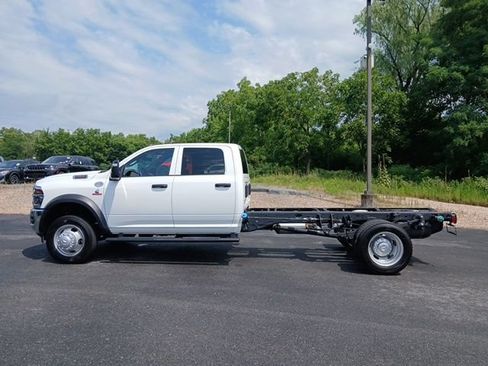 New 2026 RAM 5500 Tradesman w/ Chrome Appearance Group AWD/4WD image 3