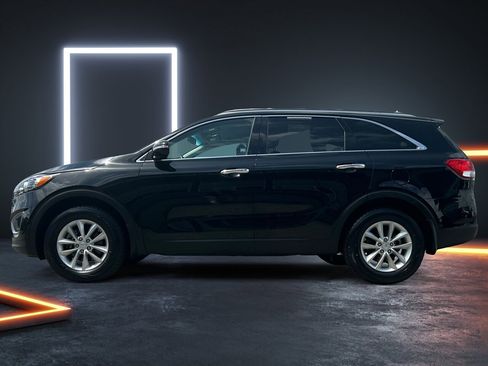 Used 2017 Kia Sorento LX image 2