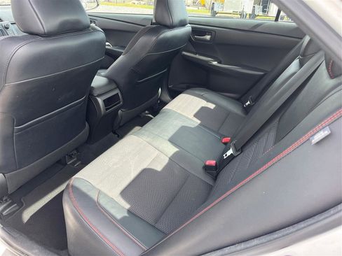 Used 2017 Toyota Camry SE image 10