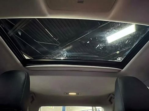 Used 2018 Lexus ES 300h image 24