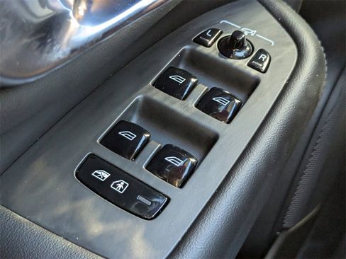 Certified 2025 Volvo XC90 B6 Plus image 27