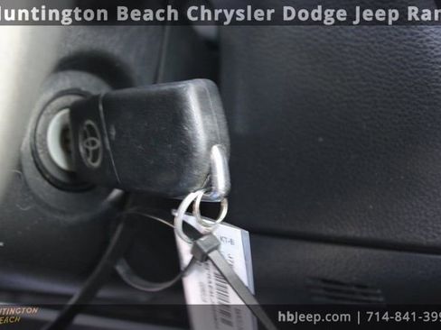 Used 2020 Toyota Corolla LE image 21