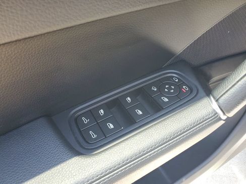 Used 2023 Porsche Cayenne AWD/4WD image 21