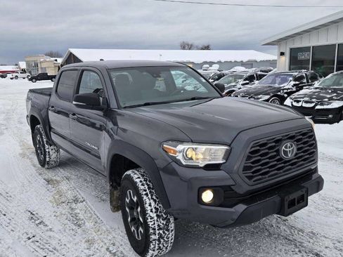 Used 2020 Toyota Tacoma TRD Off-Road w/ Technology Package image 12