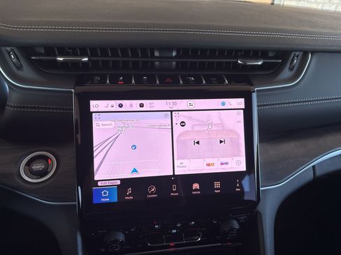 New 2025 Jeep Grand Cherokee L Limited w/ Luxury Tech Group II image 18