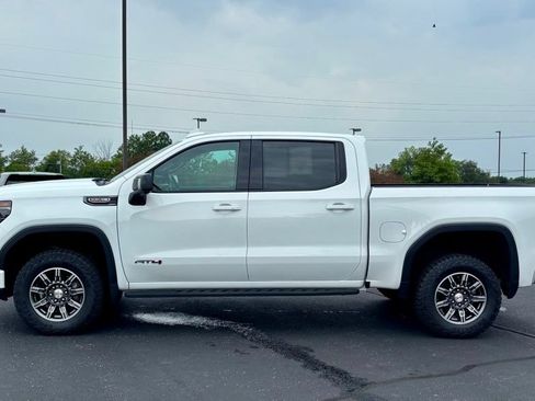 Used 2024 GMC Sierra 1500 AT4 w/ Technology Package AWD/4WD image 4