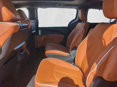 New 2026 Chrysler Pacifica Pinnacle image 14