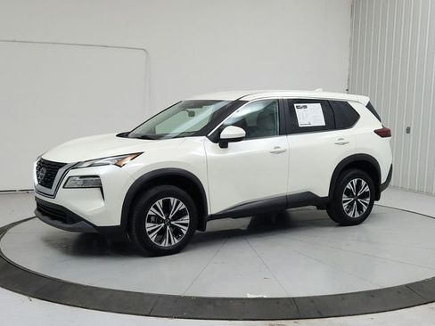 Used 2023 Nissan Rogue SV FWD image 3