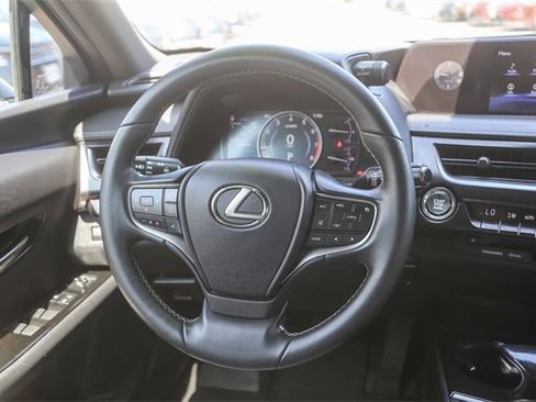 Used 2019 Lexus UX 200 image 16