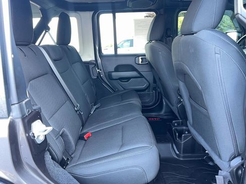 Used 2021 Jeep Wrangler Unlimited Sahara image 25