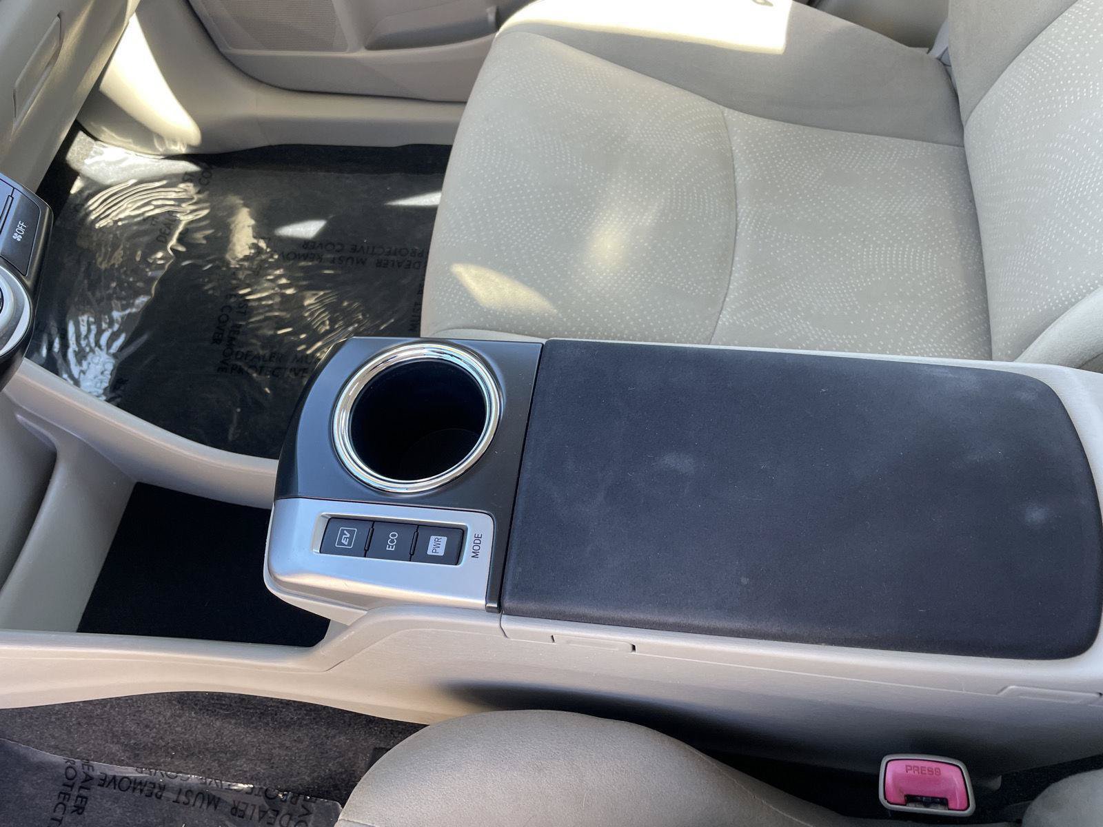 Used 2013 Toyota Prius V Two FWD image 9
