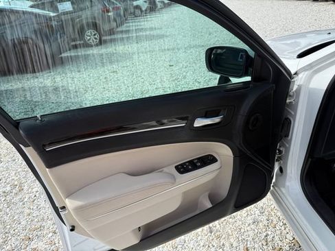 Used 2016 Chrysler 300 Limited RWD image 12