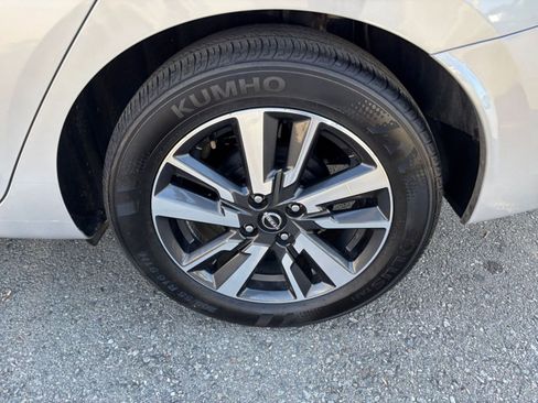 Used 2025 Nissan Versa SV FWD image 29