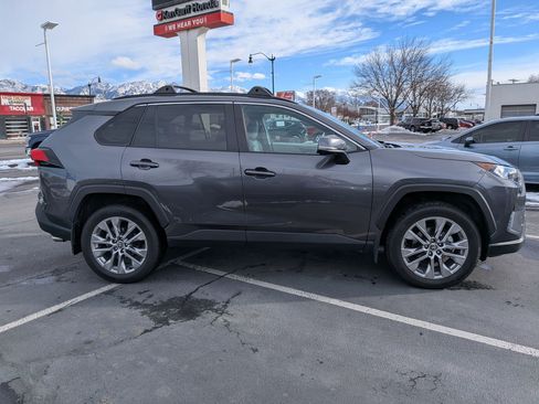 Used 2021 Toyota RAV4 XLE Premium image 2
