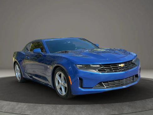 Used 2021 Chevrolet Camaro LT w/ Technology Package RWD image 3