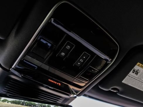 New 2026 Land Rover Range Rover SE AWD/4WD image 32
