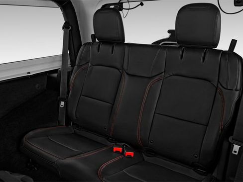 Used 2024 Jeep Wrangler Unlimited Rubicon w/ Dual Top Group AWD/4WD image 11
