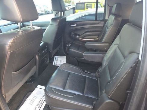 Used 2017 Chevrolet Suburban LT RWD image 6