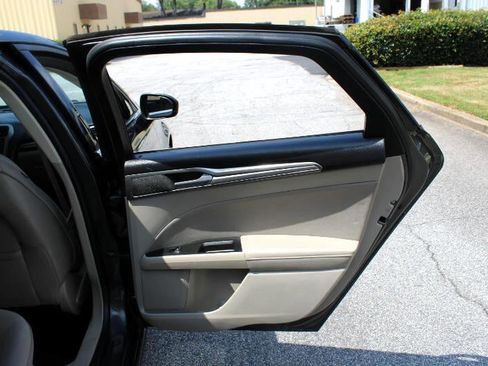 Used 2019 Ford Fusion SE image 21