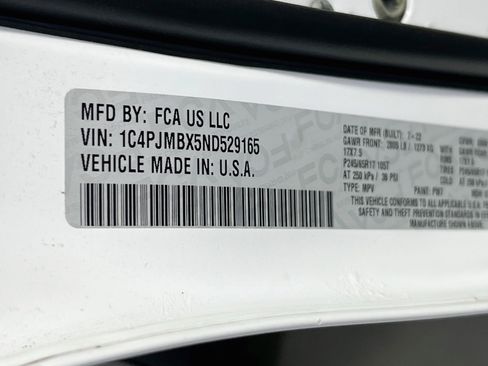 Used 2022 Jeep Cherokee Trailhawk w/ Comfort/Convenience Group AWD/4WD image 30