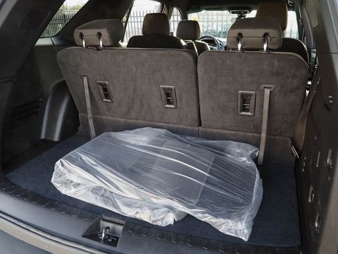 Used 2023 Chevrolet Traverse LT image 9