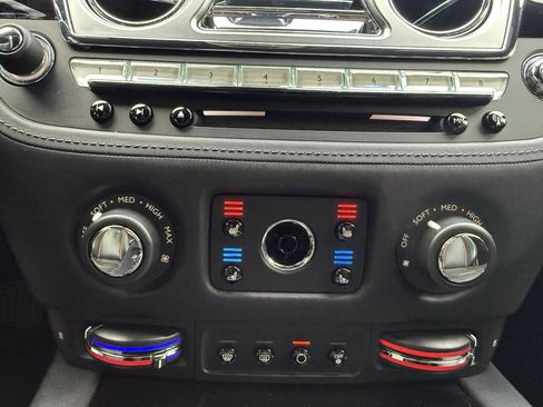 Used 2018 Rolls-Royce Dawn image 46