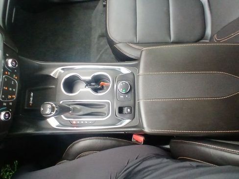 Used 2019 Chevrolet Traverse Premier AWD/4WD image 21