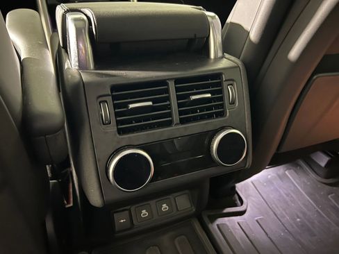 Used 2024 Land Rover Discovery Dynamic SE image 34