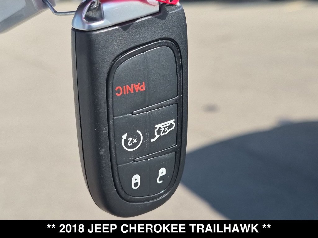 Used 2018 Jeep Cherokee Trailhawk AWD/4WD image 29