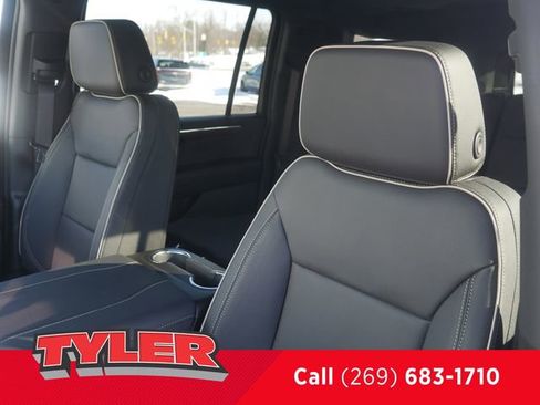 New 2026 Chevrolet Suburban Premier w/ Sun And Tow Package AWD/4WD image 39