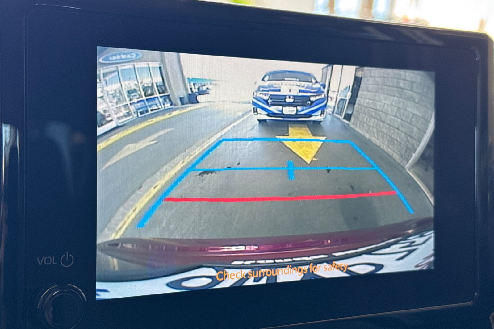 Used 2023 Toyota Corolla LE w/ Carpet Mat Package (TMS) FWD image 18