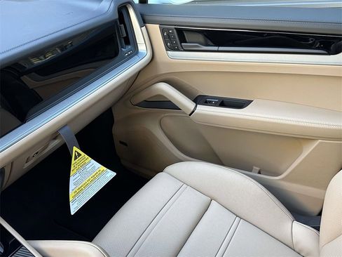 New 2026 Porsche Cayenne image 29