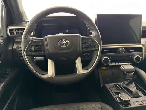 Certified 2025 Toyota Tacoma Limited AWD/4WD image 33