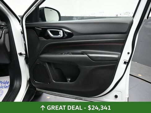 Used 2025 Jeep Compass Trailhawk AWD/4WD image 21
