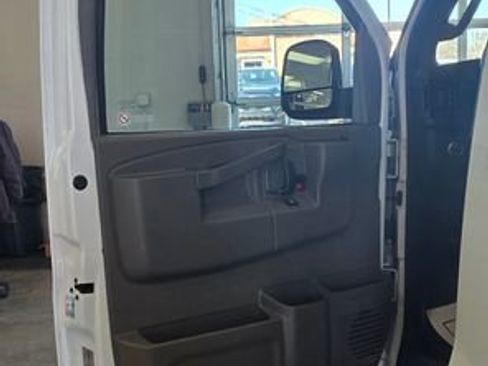 Used 2022 Chevrolet Express 2500 w/ Driver Convenience Package image 11